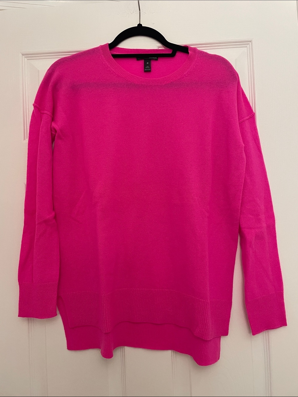 Women’s Crewneck Sweater in Bright Pink cashmere